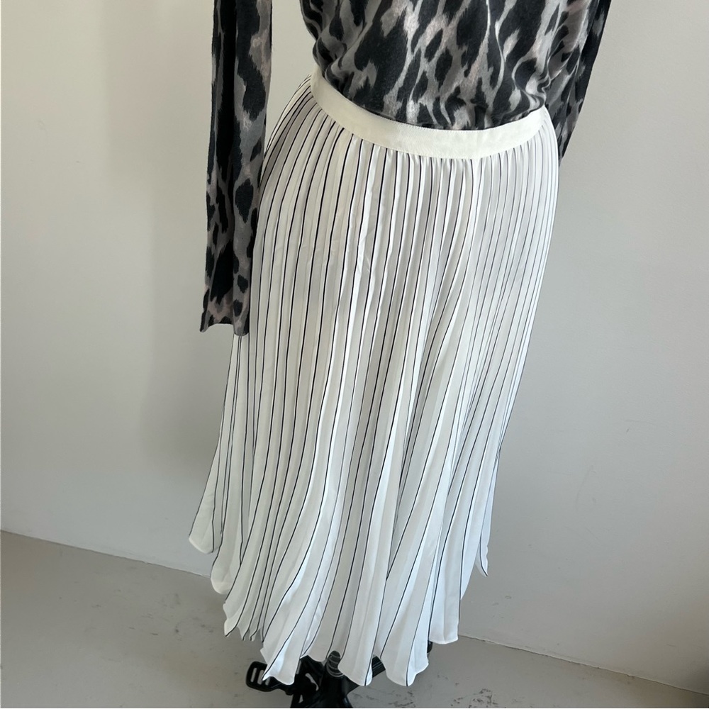 NWT The White Company Pleated white skirt - Picture 6 of 10